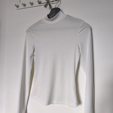 White rib long-sleeve with stand-up collar