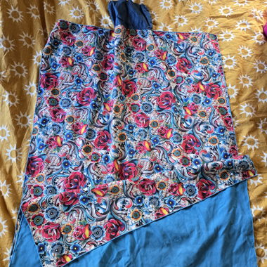Badehandtuch mit Blumenmotiv zum Falten