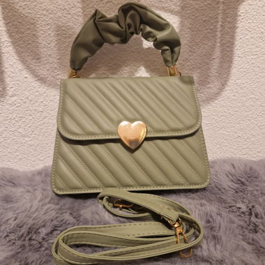 Kleine grüne Handtasche mit Umhängeriemen