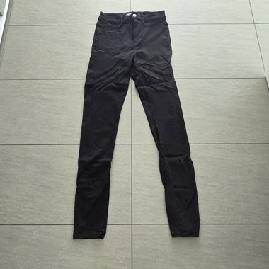 Schwarze Hose