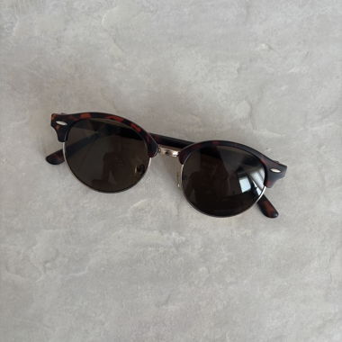 Sonnenbrille mit Leo-Muster