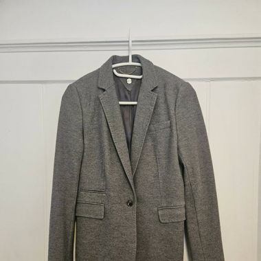 Grauer Blazer von Massimo Dutti