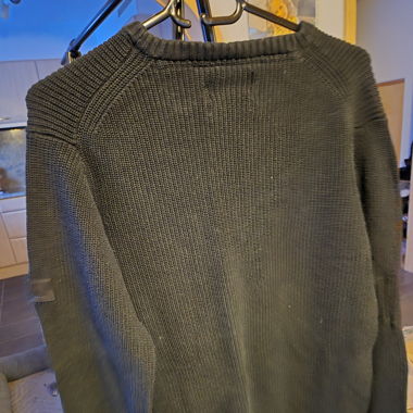 Pull noir