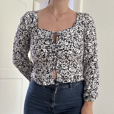 Bluse schwarz weiss mit Blümchen