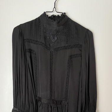 BLACK BLOUSE