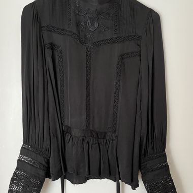 BLACK BLOUSE
