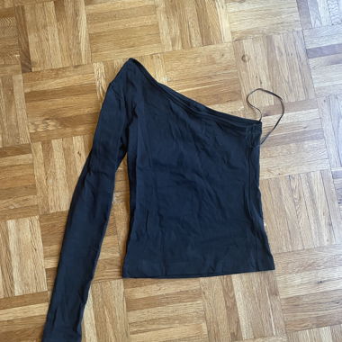 Top nero asimmetrico