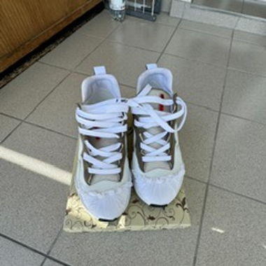Brandneue Sportschuhe 