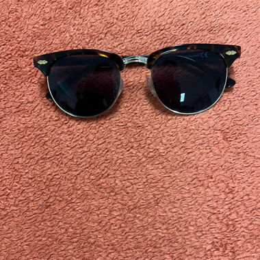 Lunettes de soleil brun foncé
