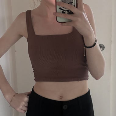 Crop top côtelé brun