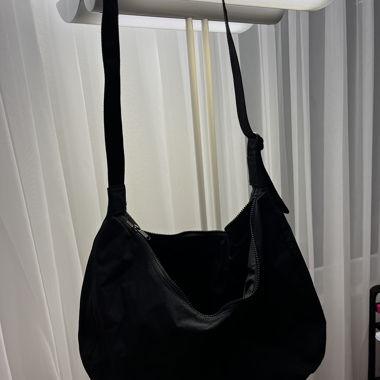 BAGGU tore