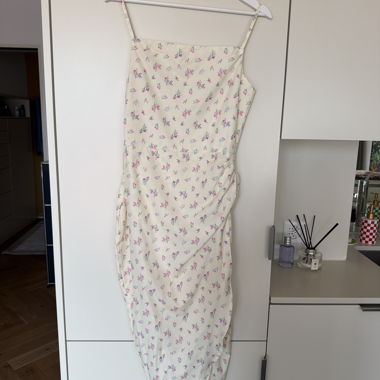Abito floreale con spalline spaghetti