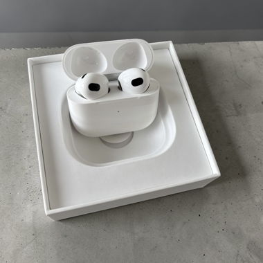 Apple AirPods 3ª generazione con custodia