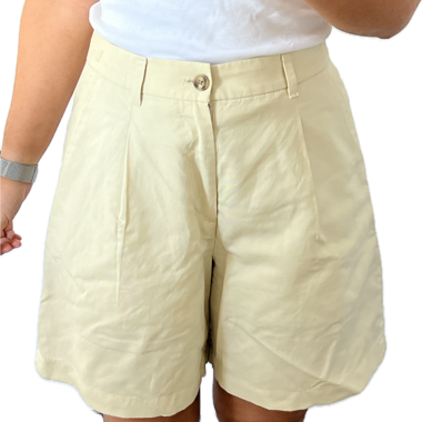 Nuovi pantaloncini beige di Uniqlo