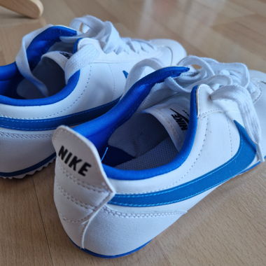 Baskets Nike blanc/bleu taille 38