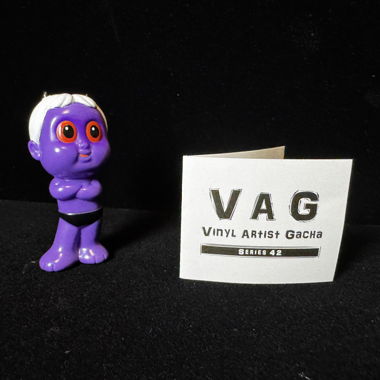 VAG Vinyl Artist Gacha HAPY (Viola) – Serie 4