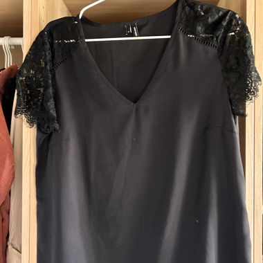 Schwarze Spitzenbluse