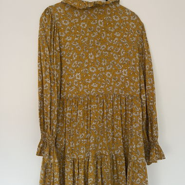 Kurzes Langarmkleid
