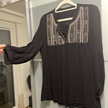 Blusa nera in stile orientale