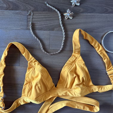 Reggiseno bikini arancione e verde