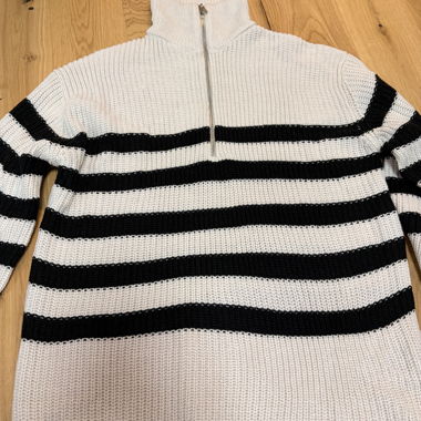 Maglione a righe con zip