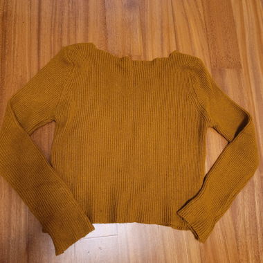 Pull côtelé couleur moutarde