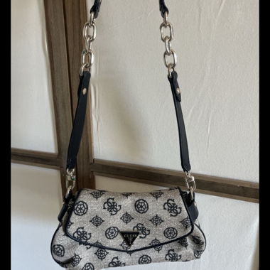Guess Schultertasche - neuwertig