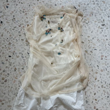 Elegantes cremefarbenes Top