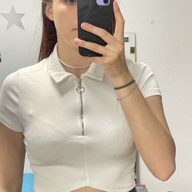 Weisses crop top mit Reissverschluss 