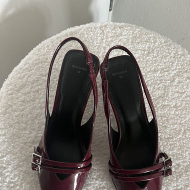 Kittenheels in Burgundy