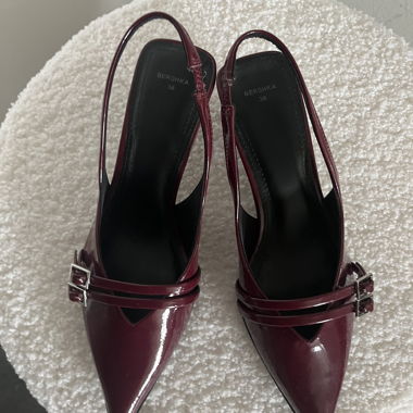Kittenheels in Burgundy