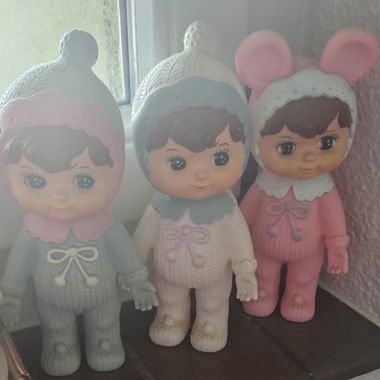 3 decorative dolls