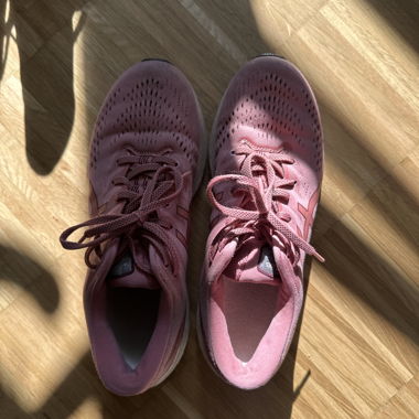 Rosa Sportschuhe
