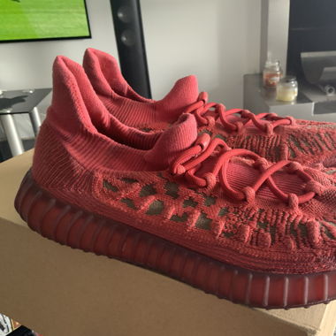 Yeezy 350 v2 compact