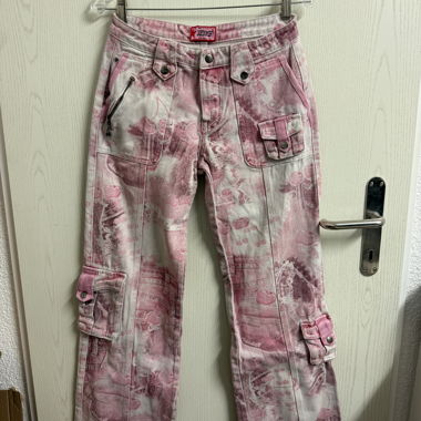 Denim Jaded London con stampa grafica rosa