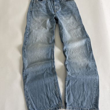 Hellblaue Bershka-Jeans