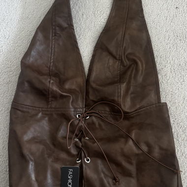 Top in pelle marrone