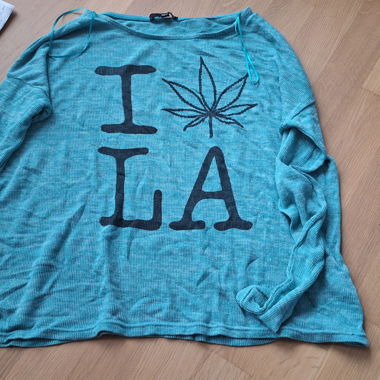 Türkiser Pullover mit LA Print XS