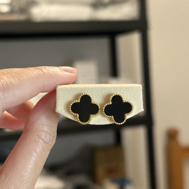 Clover Stud Earrings black, 18k gold-plated