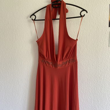Korallenrot/ziegelrote elegante Abendkleid