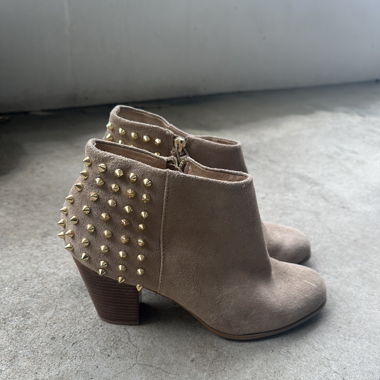 Wildleder Stiefelette mit Nieten