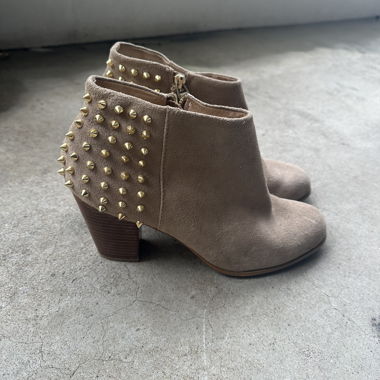 Wildleder Stiefelette mit Nieten