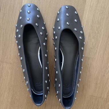 Ballerine con borchie grigie