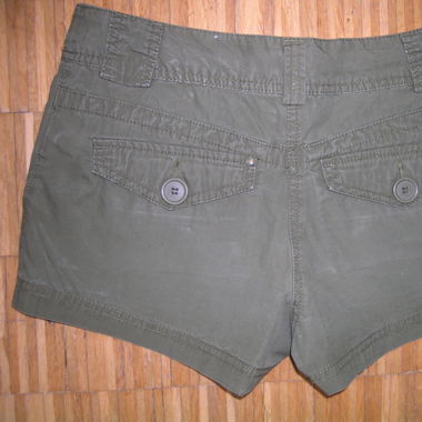 grüne Stoffshorts