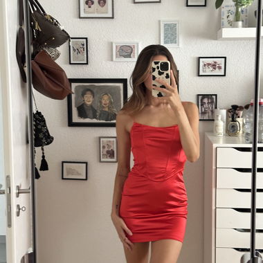 Mini abito in raso rosso