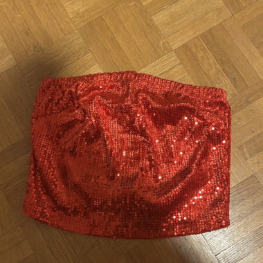 Top rosso con paillettes
