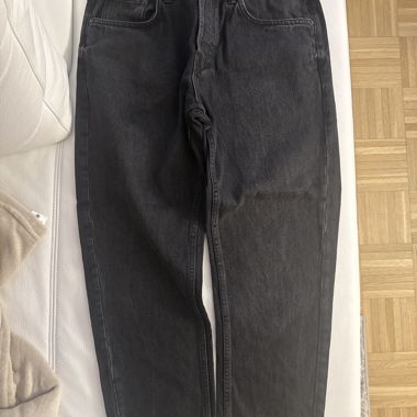 Due paia di jeans neri