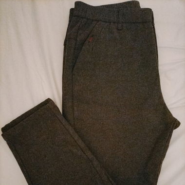 Pantalon jamais porté, mauvaise taille.
