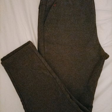 Pantalon jamais porté, mauvaise taille.