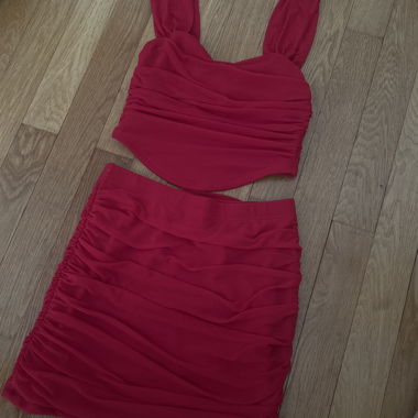 Rotes Zweiteiler-Set